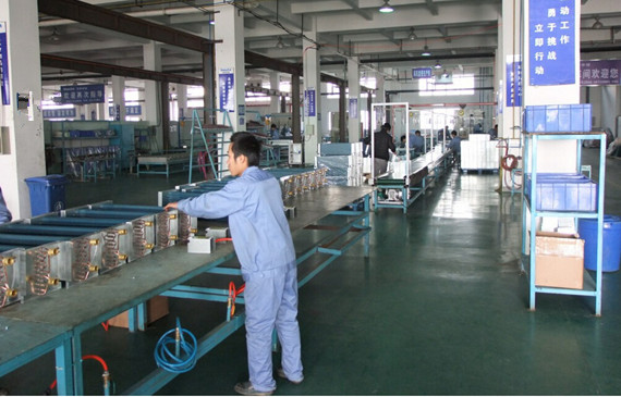 冷凝器测漏.jpg 冷凝器测漏.jpg