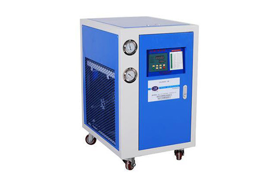 工业冷水机检漏.jpg 工业冷水机检漏.jpg