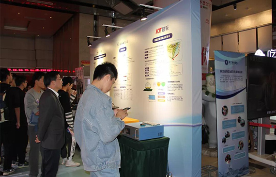 浙江省地震局领导莅临展区.jpg 浙江省地震局领导莅临展区.jpg