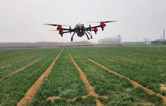 无人机春耕减少人力负担.jpg